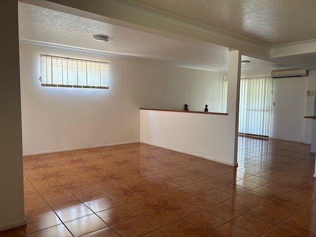 3 STORY 3 BEDROOM TOWNHOUSE CLOSE TO THE MARINA