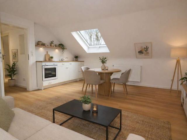 3 sanierte Wohnungen in einem Haus mit großem Garten und Garage mit Erbbaupacht