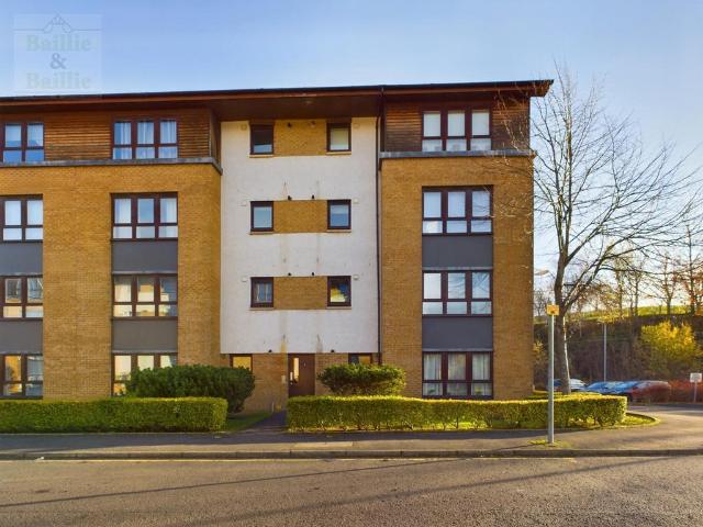 3 Saucel Place, Flat 1/1, Paisley. 2 bed flat to rent £895 pcm £207 pw