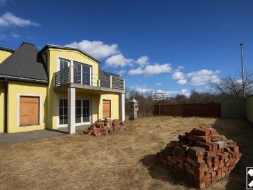 House for sale in 2700