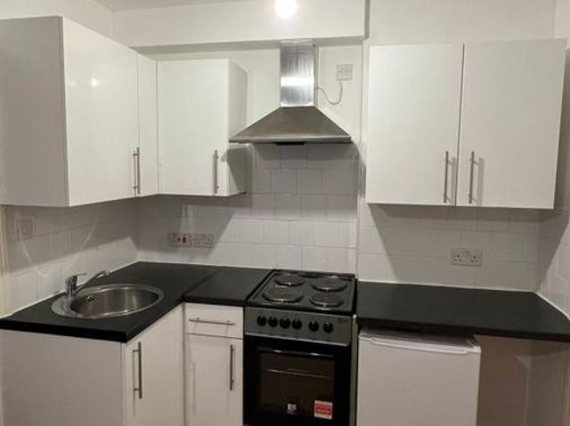 Shepherds Bush Road, London W6, Studio to rent, £1,250 pcm | PrimeLocation
