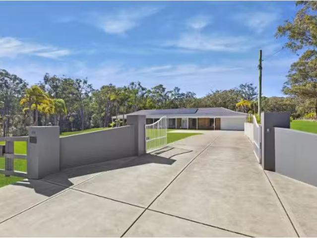 3 Simmons Close, Wyee Point House for rent Listed by Mia Pash.