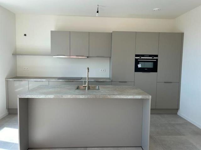 3 slaapkamer appartement te huur met 2 terrassen in hartj.