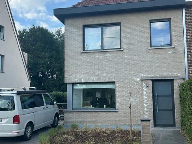 3 slaapkamer woning met ruime living & tuin