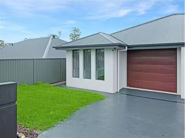 3 Snapdragon Crescent, HAMLYN TERRACE Townhouse for rent List.