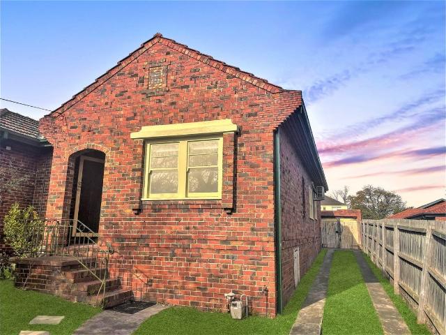 3 Takapuna Street, Caulfield South