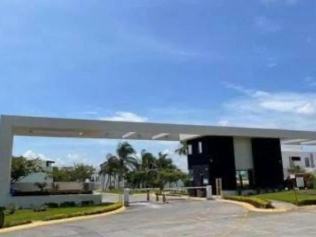 3 terrenos en Lomas Diamante en la entrada