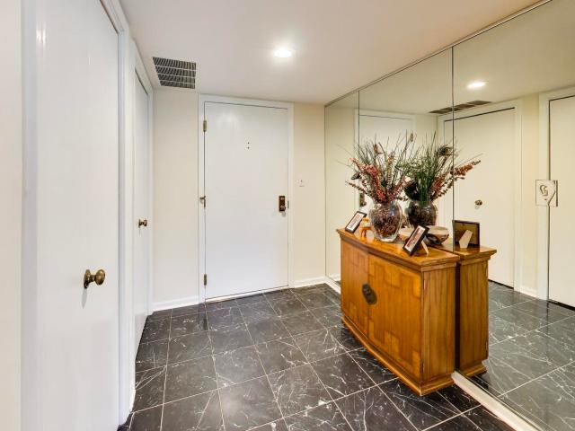 3 The Court Of Harborside Court # 208