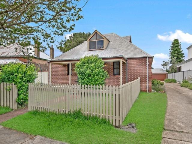 3 Town Houses in a Premier Location only 2 Left