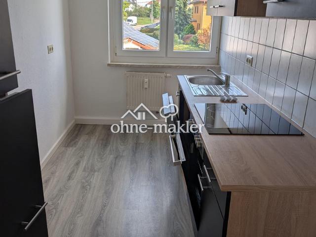 Frisch renoviert: 4 Zimmer, Balkon, EBK und Stellplatz