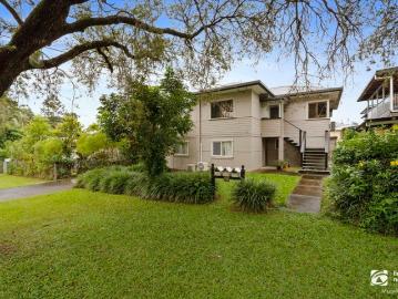 3 unit Fully Tenanted Complex Investor Opportunity