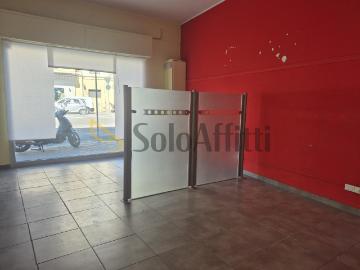 3 vetrine Corso Umberto I 46 854 monolocale 59mq
