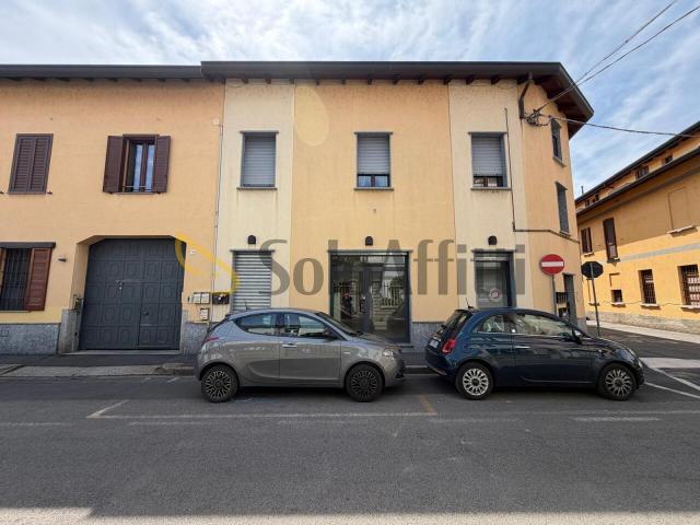 3 vetrine bilocale 65mq