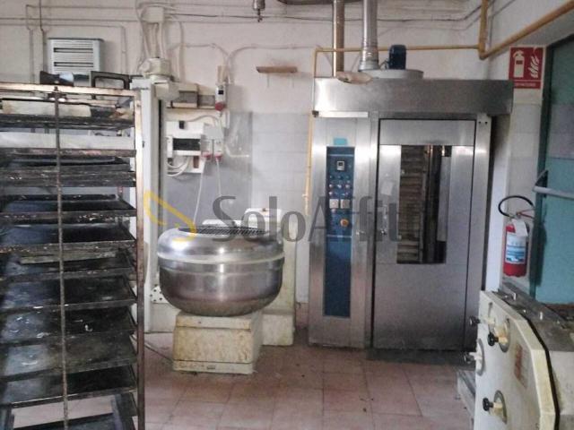 3 vetrine trilocale 150mq