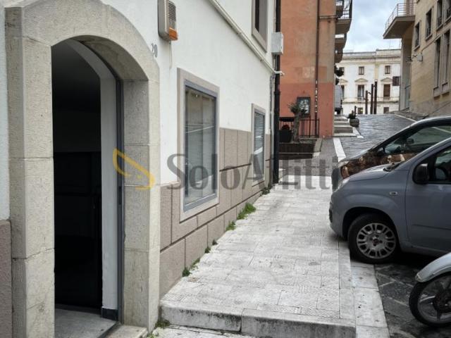 3 vetrine Via Orazio Petruccelli 20 monolocale 75mq