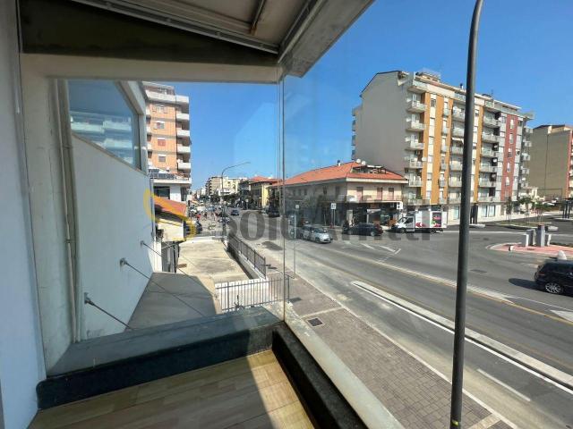 3 vetrine Viale Guglielmo Marconi monolocale 360mq