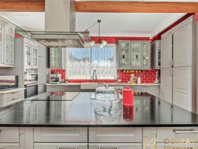 FRONT SIDE & REAR LANEWAY ACCESS INVESTMENT OPPORTUNITY