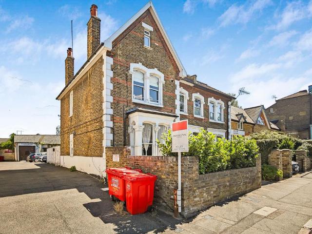 3 Wellington Road, Wanstead E11 1 bed flat to rent £1,650 pcm £381 pw