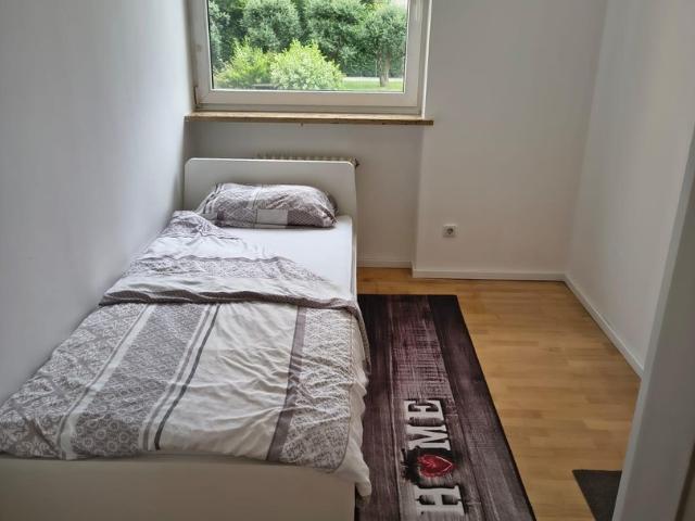 3 WG Zimmer in 3 4er WG Zimmer 1 900 € / Zimmer 2 800 € / Zimmer 3 700 €