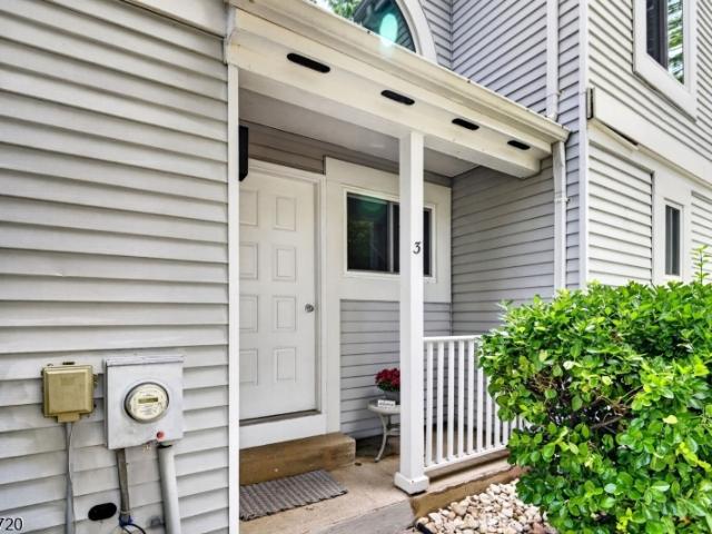 3 Whitehall Ct