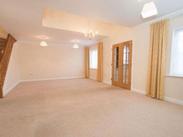 3, Willowmead Close *, Chichester