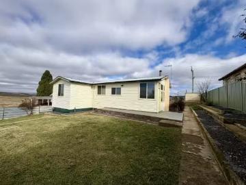 3 Wooran Street, COOMA House for rent Listed by Veronica John.