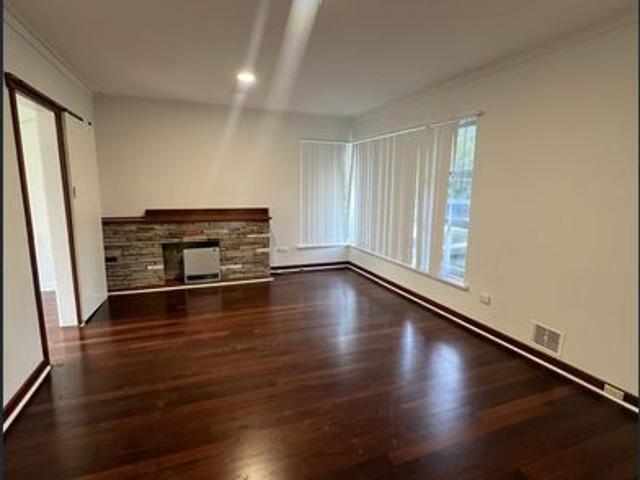 3 x1 Family home with spacious yard POOL NOT INCLUDED