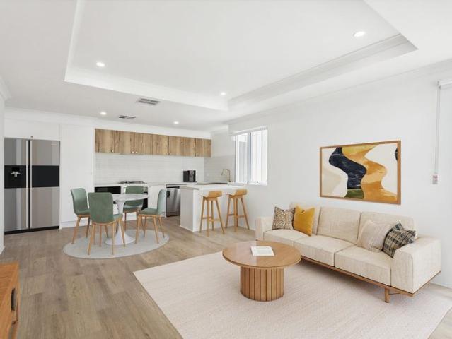 3 X 3 TOWNHOUSE IN PRIME LOCATION!