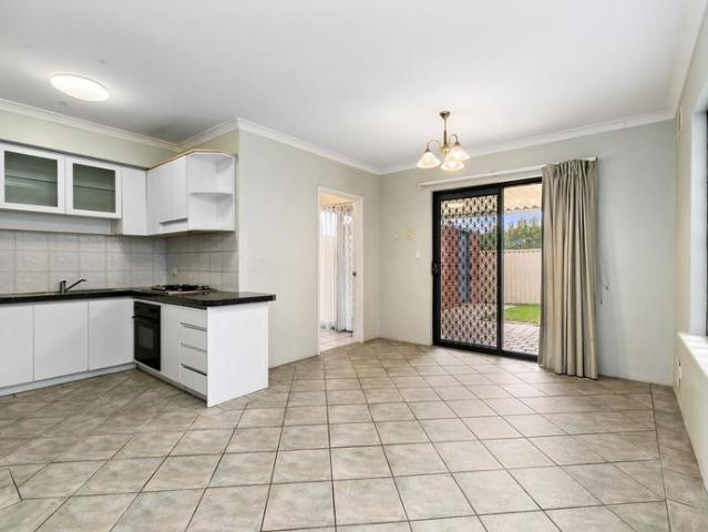 3 x 1 TOWNHOUSE IN GREAT LOCATION !