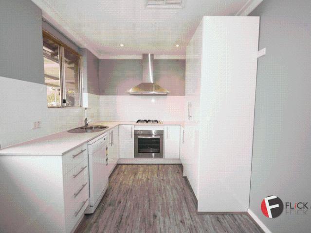3 x 1 FAMILY HOME IN GREAT LOCATION!