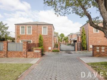 3 x 2 townhouse in quiet street