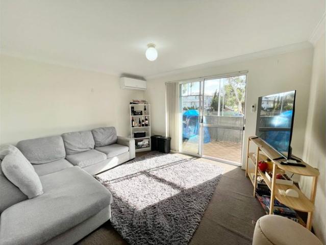 3 x 2 Apartment with River & City Views
