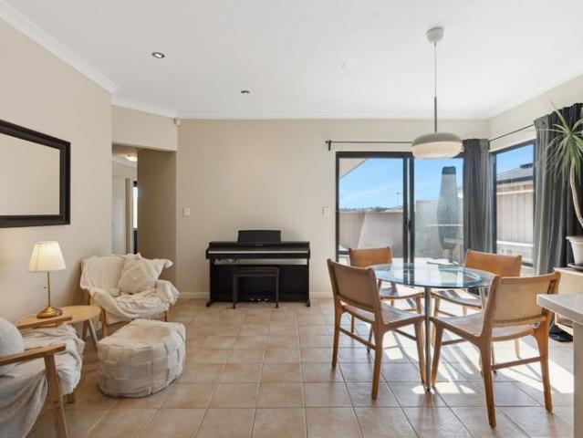 3 X 2 IN GREAT LOCATION!