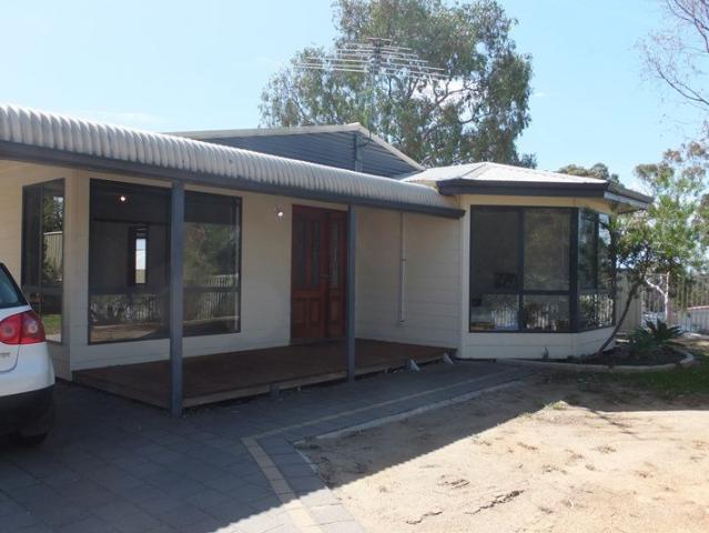 3 x 2 Modern Home Partly Furnished