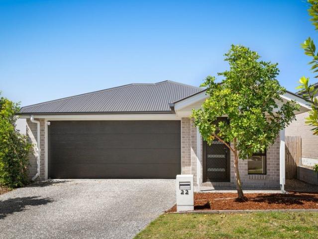 3 Year Old Low Maintenance Home, 3 Minutes to Costco Move In Ready