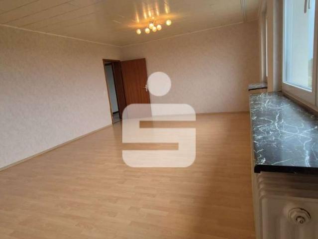 3 Zi mit Balkon, sep. Gäste WC und PKW Stellpatz sofort frei