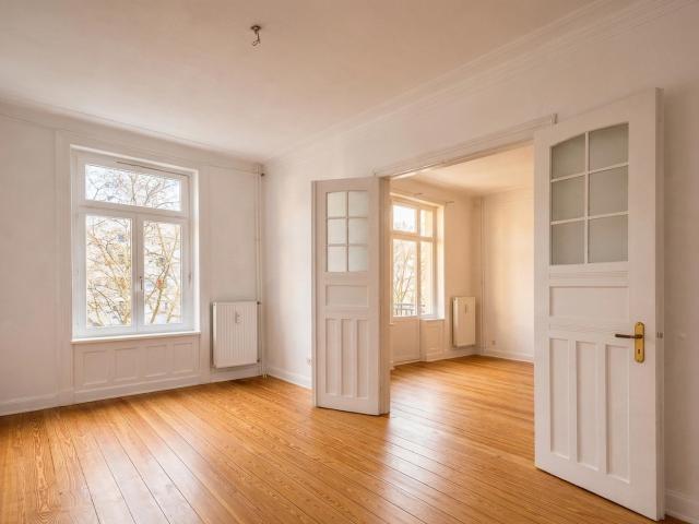 3 Zi. Altbau Eimsbüttel, modernisiert, hohe Decken, Holz Dielen, Stuck, ca. 70qm, frei/bezugsfertig