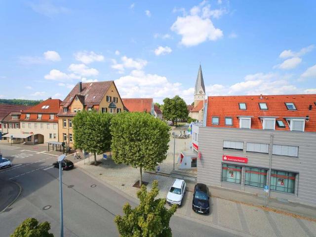 3 Zi. Dachgeschosswohnung mit zusätzlich ca. 30m² Bühnengrundfl. Galerie od. Maisonette Potenzial