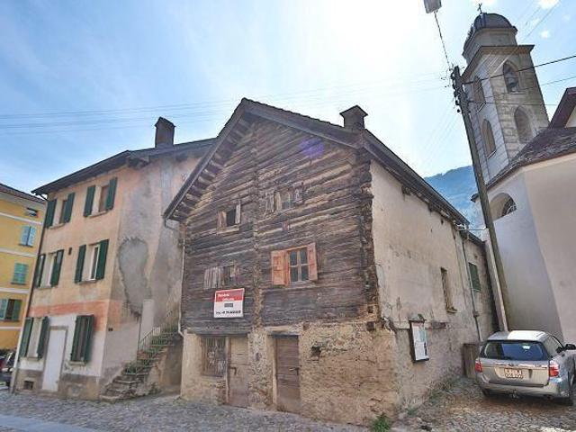3 Zi Hausteil zum Ausbauen im Dorfzentrum / 3 Zimmer Hausteil im Dorfkern ausbauen