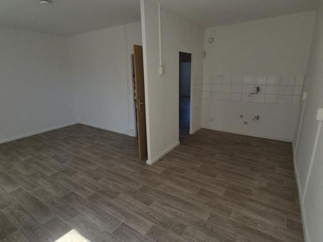 3 Zi im 2.OG / Etage 3 von 5 / Badewanne / Keller / kautionsfrei