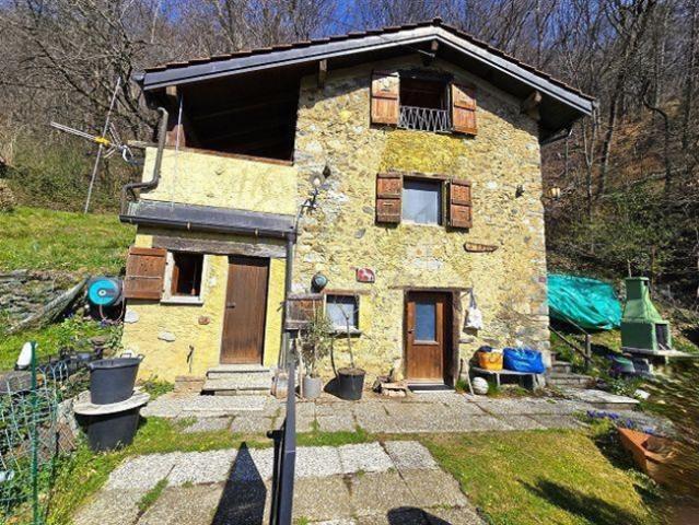 3 Zi. Rustico mit kleinem Garten sehr ruhige, sonnige Aussichtslage/Rustico mit 3 Zimmern, kleinem Grundstück, sehr sonnig, ruhig, mit schöner Aussicht
