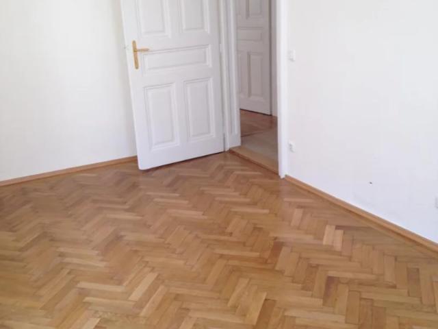 3. Zi. Traum Wohnung in CECONI Villa aus 1894!