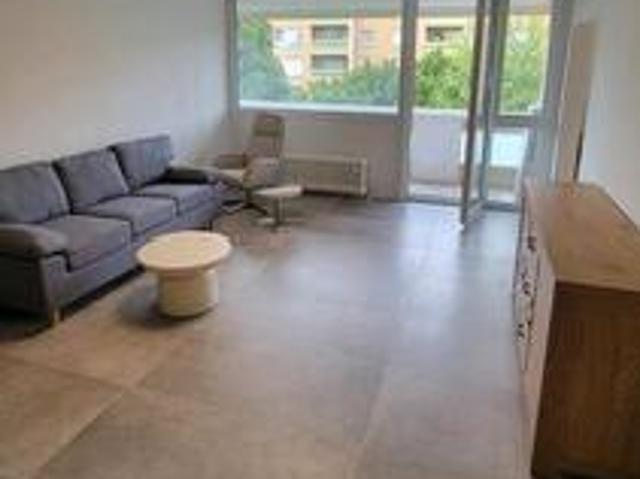 3 Zi Whg, vollsaniert, sep. WC, neue Küche, Balkon, neu möbl