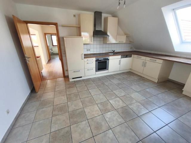 3 Zi. Wohnung im DG 1.OG mit Balkon und Carport