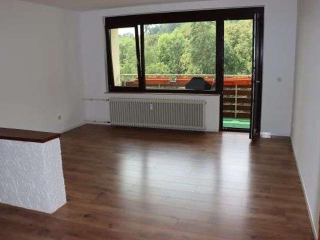 3 Zi. Wohnung mit Aufzug, Stellplatz, Balkon und Keller am Ortsrand von Bad Mergentheim