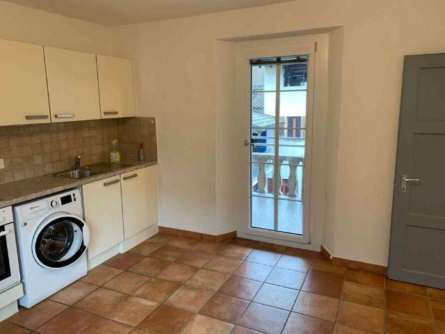 3 Zimmer, 70 m², 2. Stock