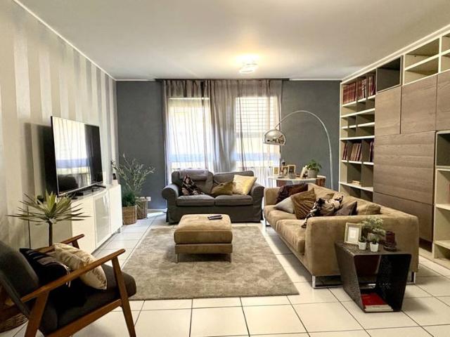 3 Zimmer, 83 m², 1. Stock