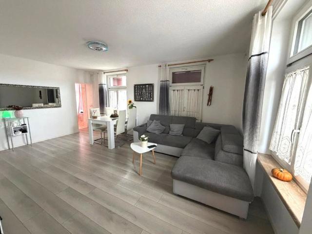 3 Zimmer, 90 m², 1. Stock
