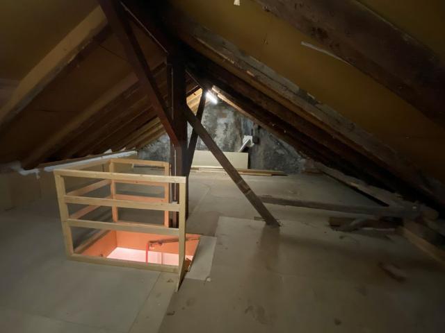 3 Zimmer, 90 m², 2. Stock