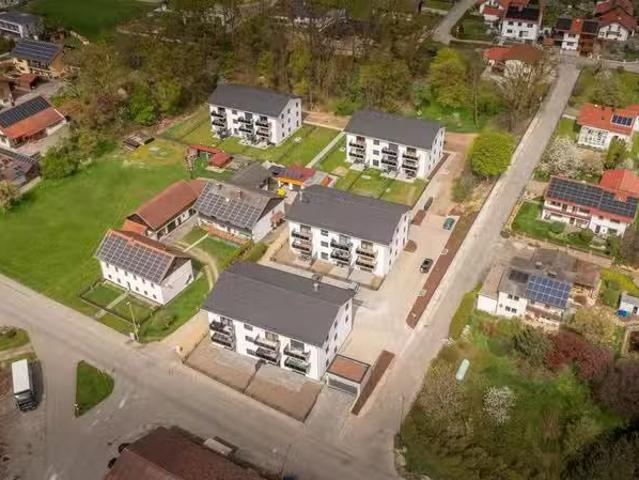 3 Zimmer 91 m² 910 € Kaltmiete Wohnungen in Unterdietfurt